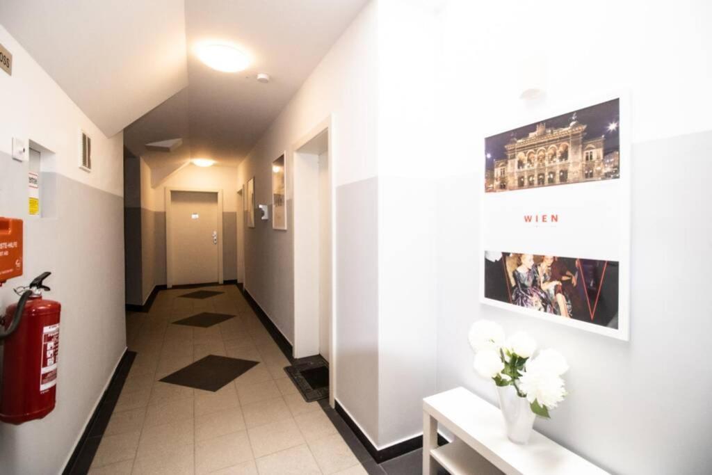 Sunny & Cozy Penthouse With Balcony L Dg4'14 Apartment Vienna Exterior photo