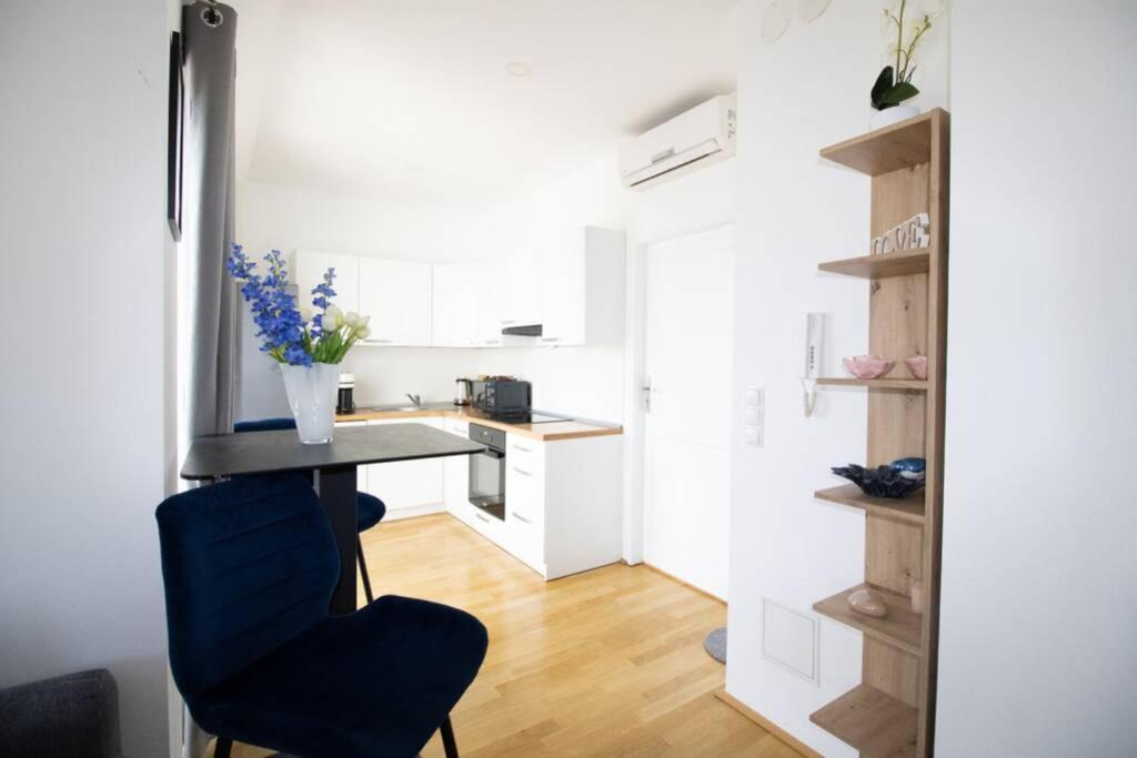 Sunny & Cozy Penthouse With Balcony L Dg4'14 Apartment Vienna Exterior photo